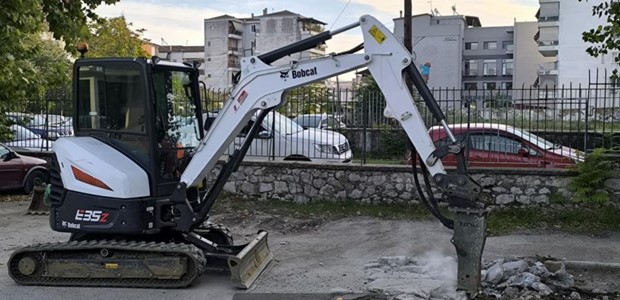 Ξεκίνησαν οι εργασίες ανάπλασης του αύλειου χώρου 